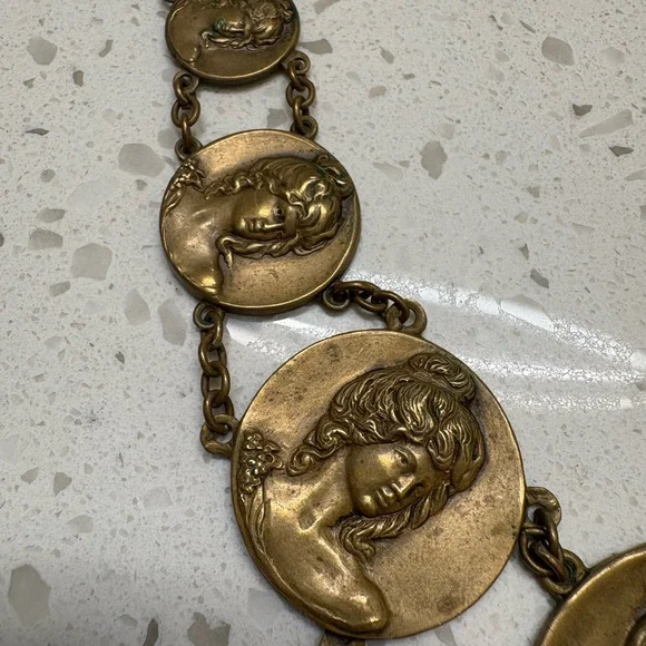 Gorgeous Vintage Brass Medallion Necklace - Picture 6 of 8